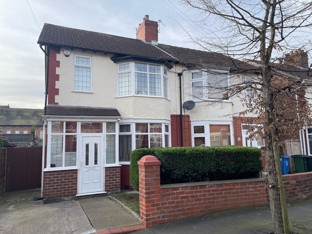 4 bed semidetached house for sale in Lichfield Avenue, Reddish