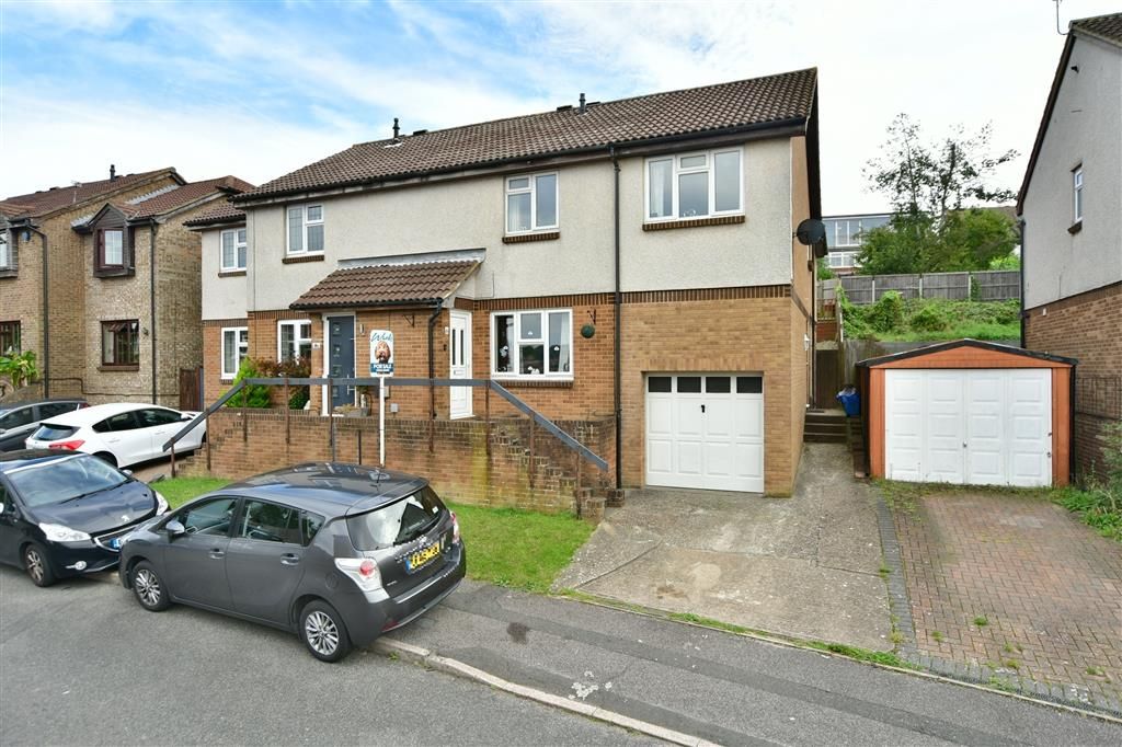 4 bed semidetached house for sale in Wittersham Close, Walderslade
