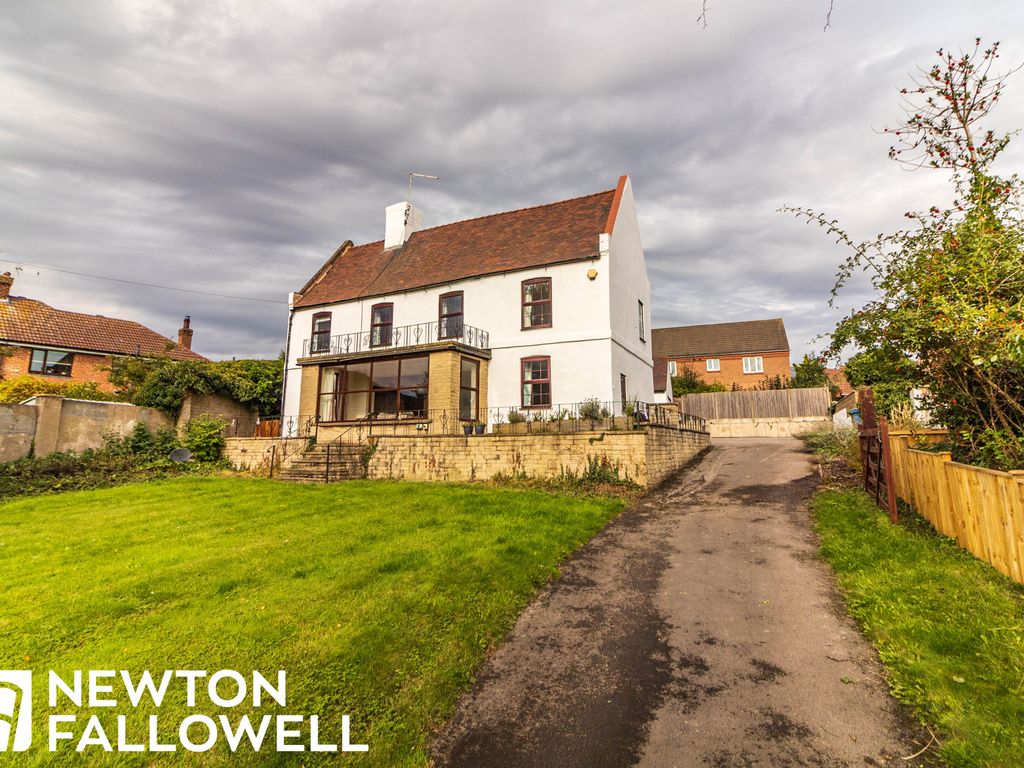 3 bed detached house for sale in Low Street, East Markham NG22, £