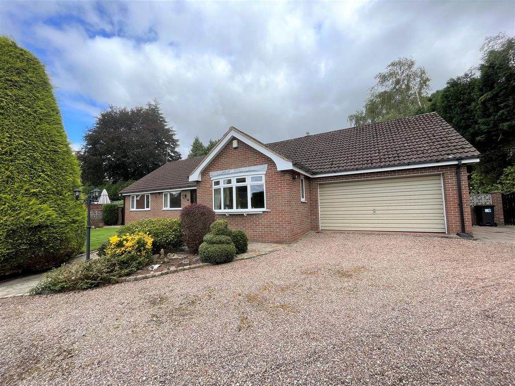3 bed detached bungalow for sale in Jerbourg Close, NewcastleUnder