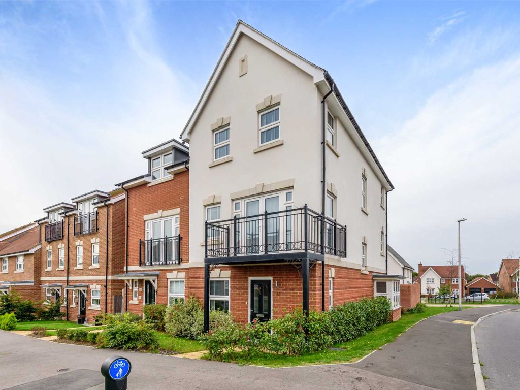 Oak Avenue, Wokingham RG40  