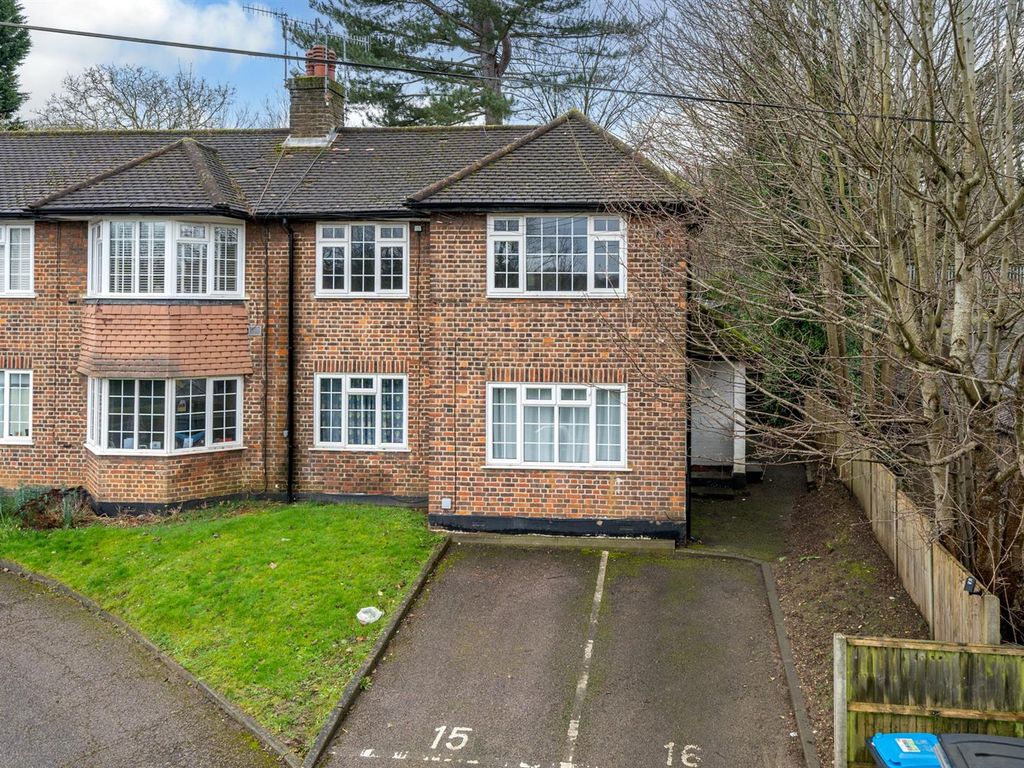 2 bed flat for sale in Apsley Grange, Apsley, Hertfordshire HP3, £