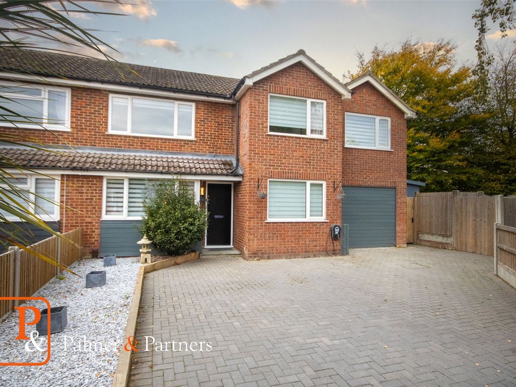 4 bed end terrace house for sale in Henley Court, Lexden, Colchester