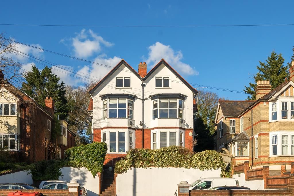 2 bed flat for sale in High Buckinghamshire HP11, £300,000
