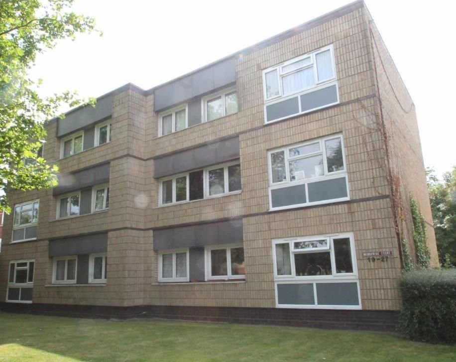 2 bed flat for sale in War Lane, Harborne, Birmingham B17, £137,500