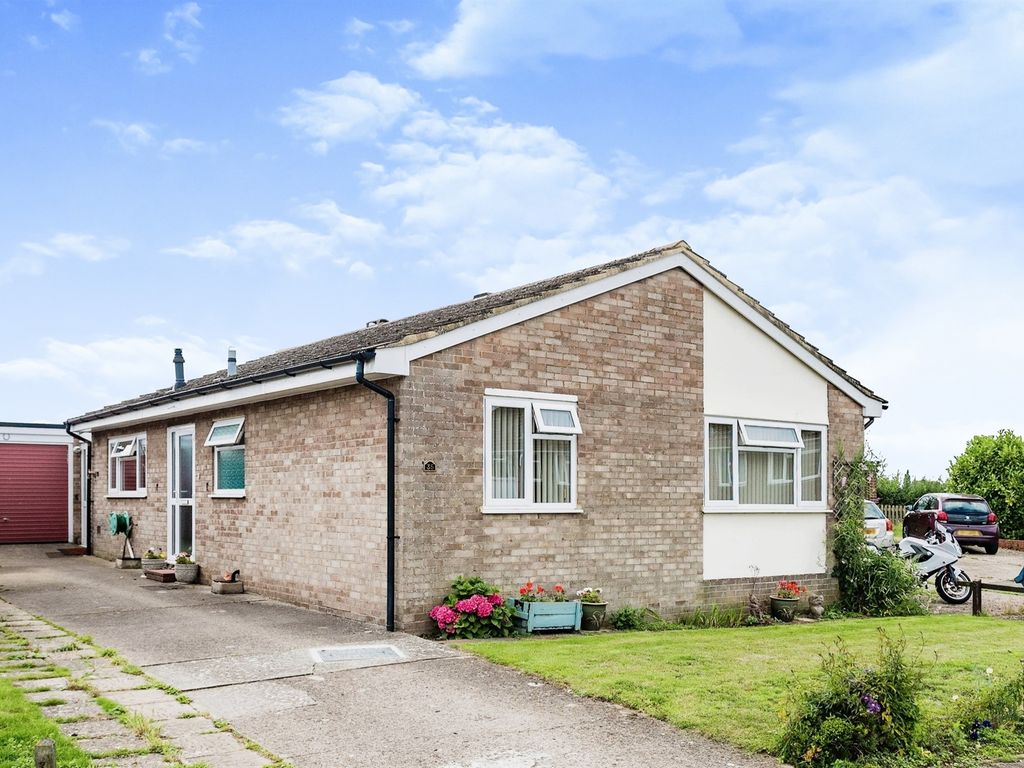 3 bed detached bungalow for sale in Conduit Hill Rise, Thame OX9, £