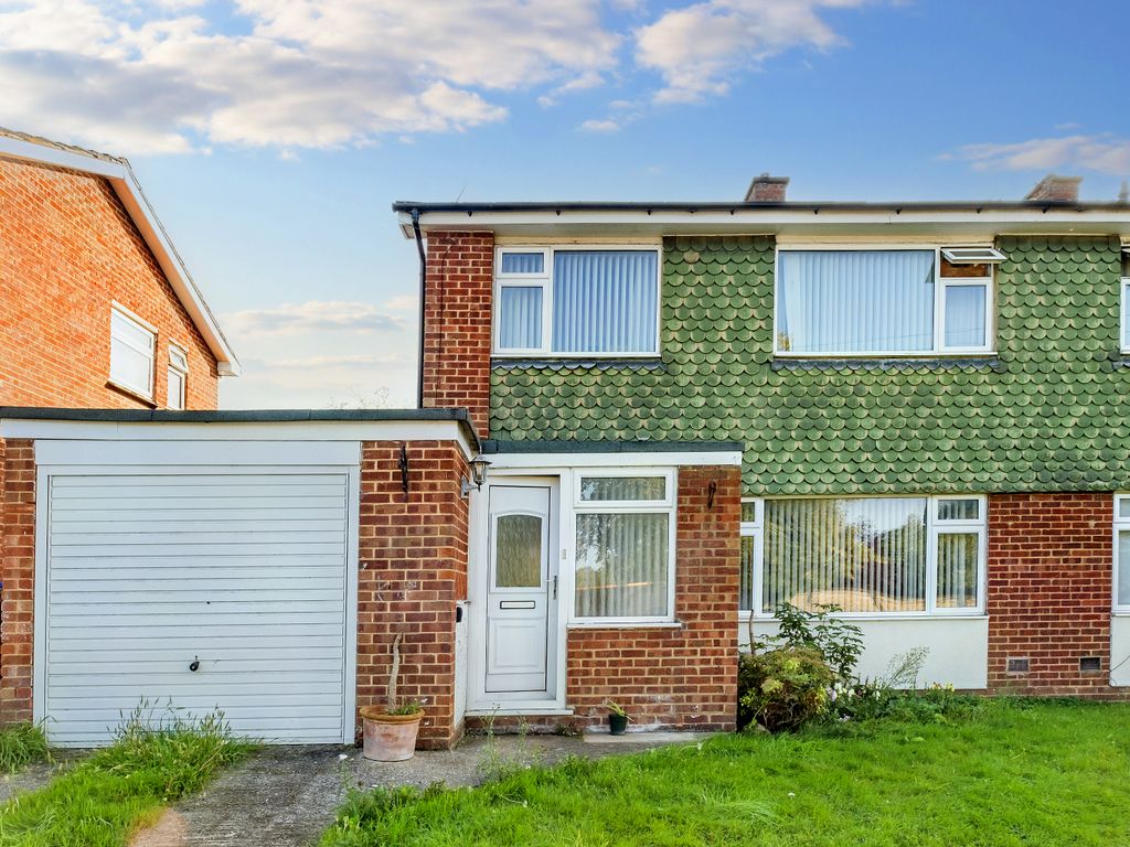 3 bed semidetached house for sale in Blackpond Lane, Farnham Royal