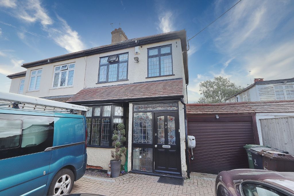 3 bed semidetached house for sale in Collier Row Road, Collier Row