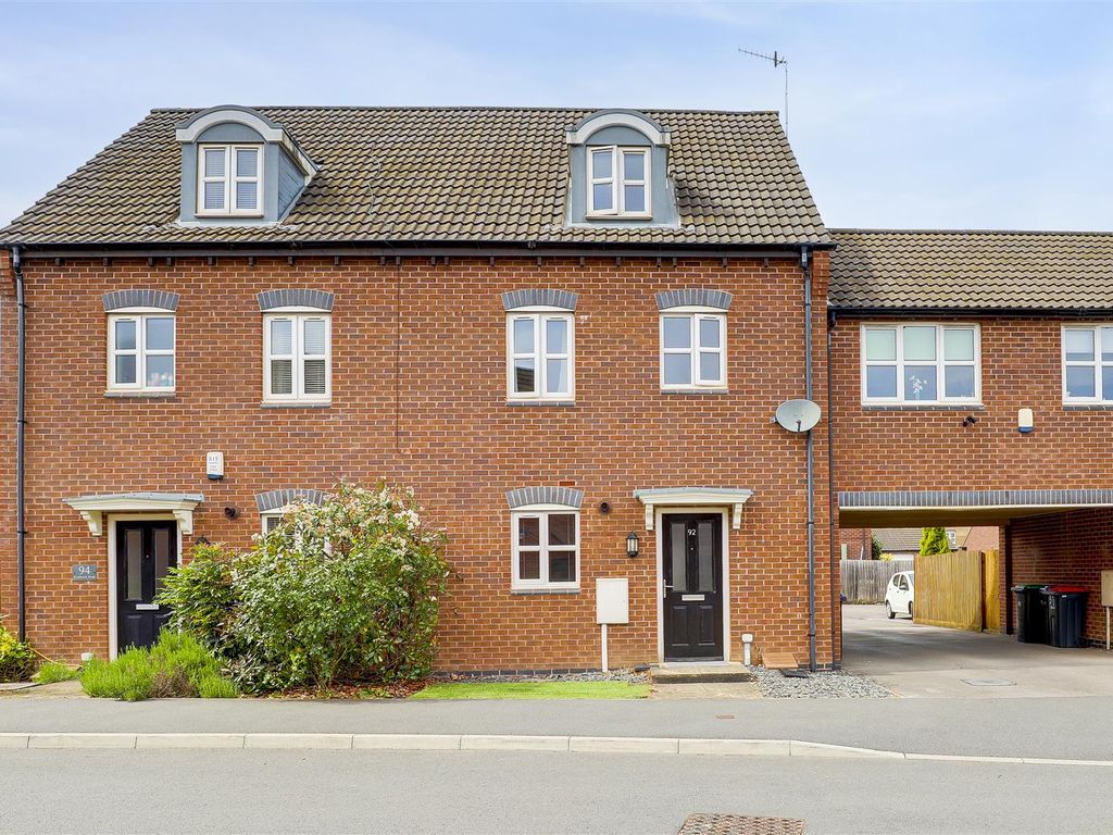 4 bed town house for sale in Kenbrook Road, Hucknall, Nottinghamshire