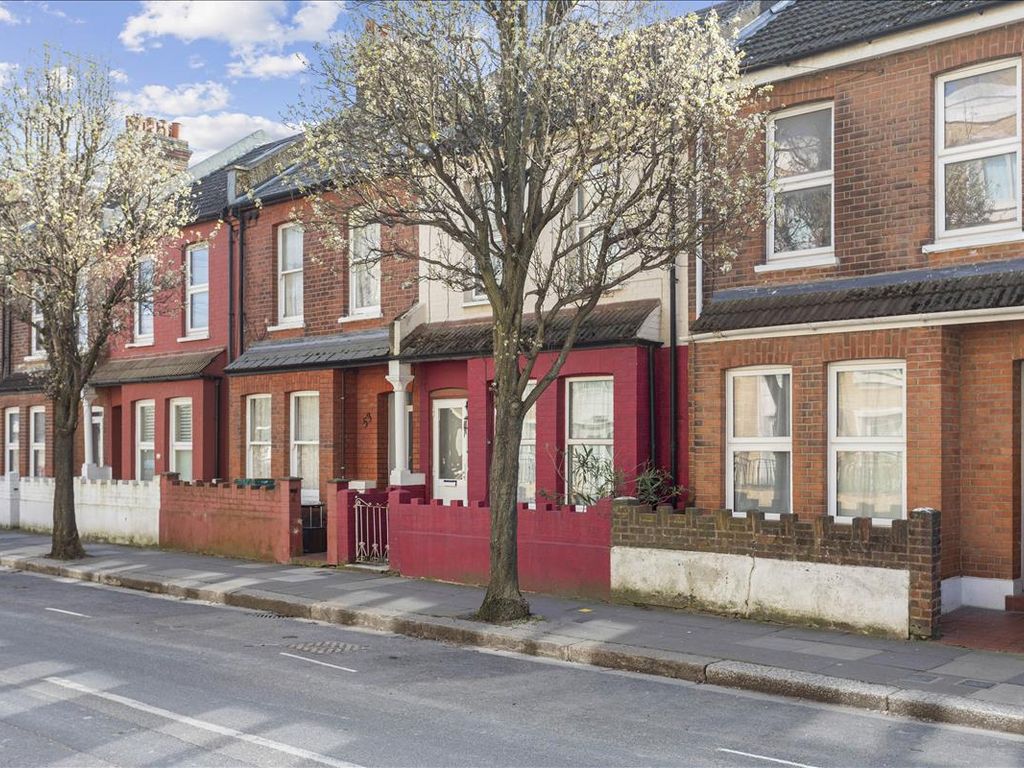 3 bed terraced house for sale in Winslow Road, Hammersmith, London W6, £995,000 Zoopla