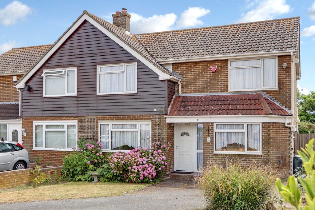 3 bed semidetached house for sale in Southmead Close, Folkestone CT19