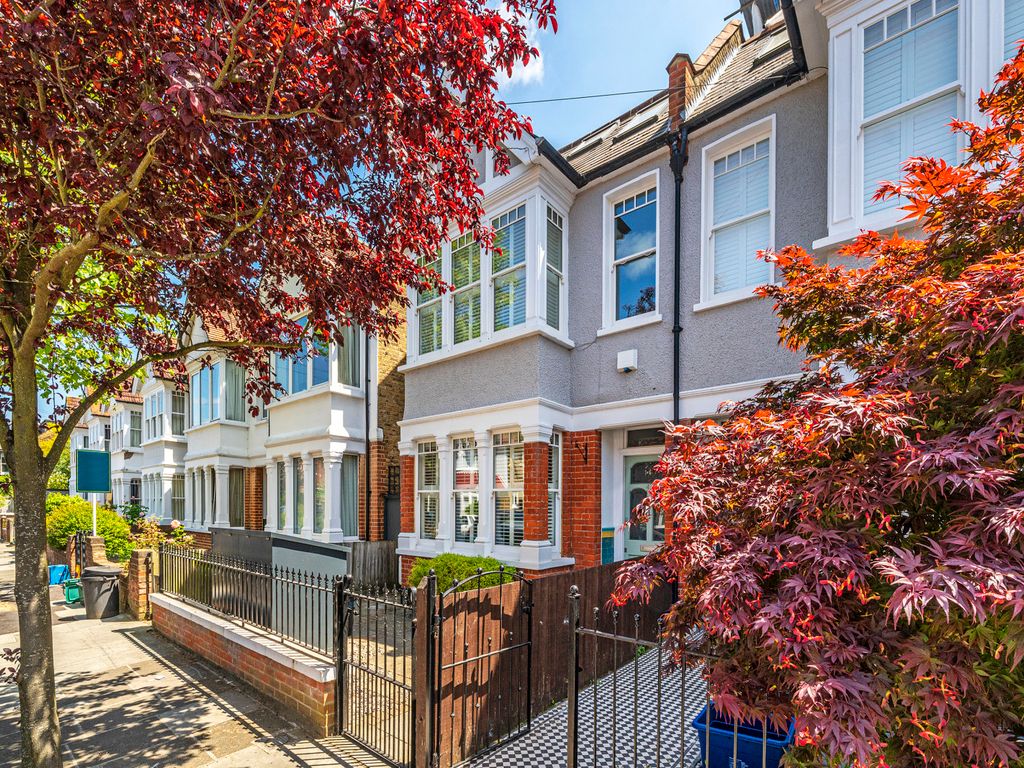 5 bed semidetached house for sale in Claremont Road, Teddington