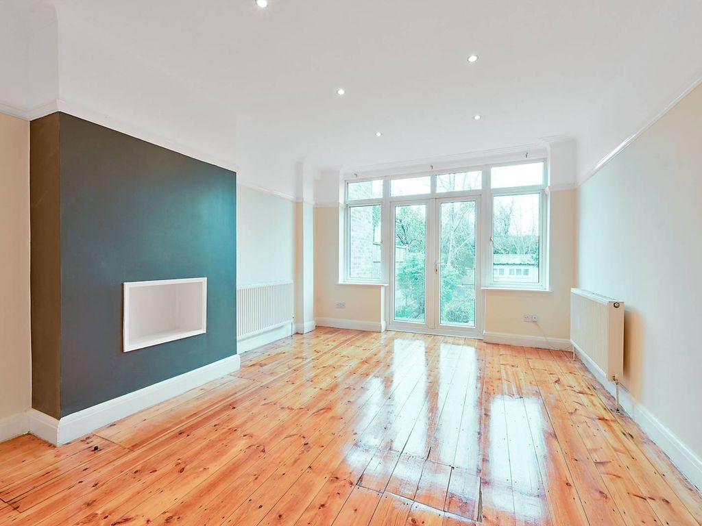 3 bed end terrace house to rent in Mulgrave Road, Ealing, London W5, £