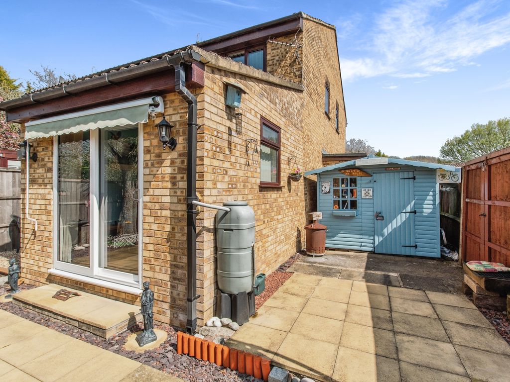 1 bed semidetached house for sale in Farrier Close, Weavering