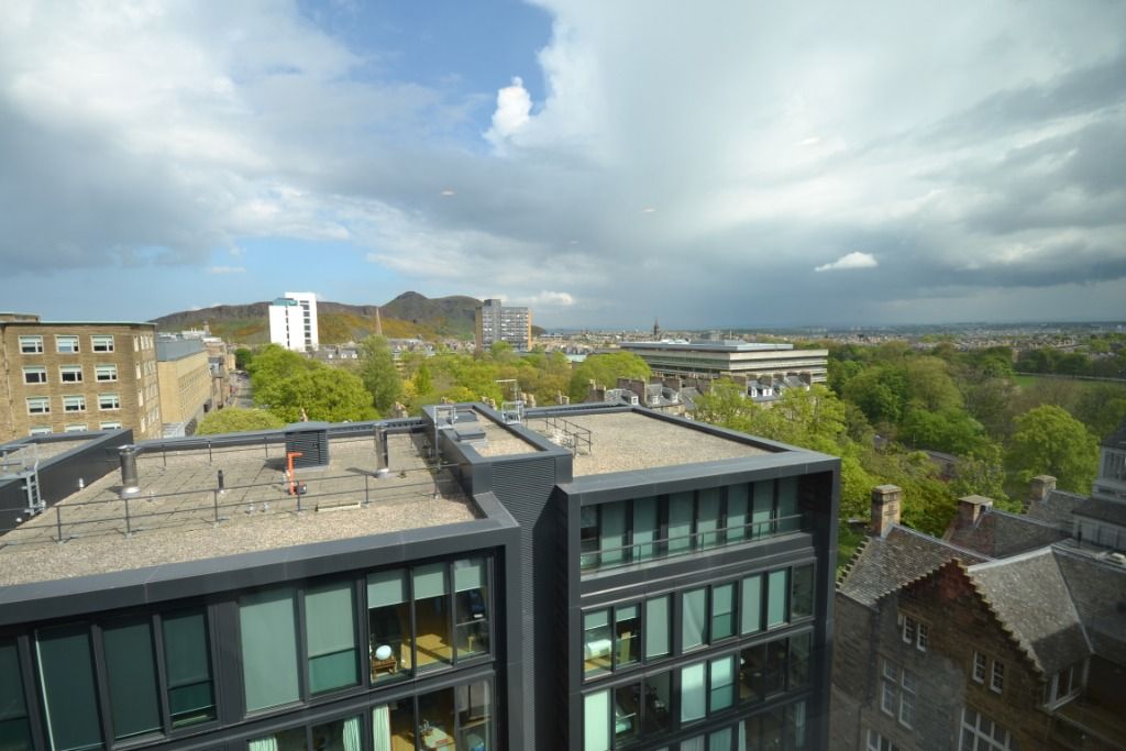 2 bed flat to rent in Simpson Loan, Central, Edinburgh EH3, £2,400 pcm
