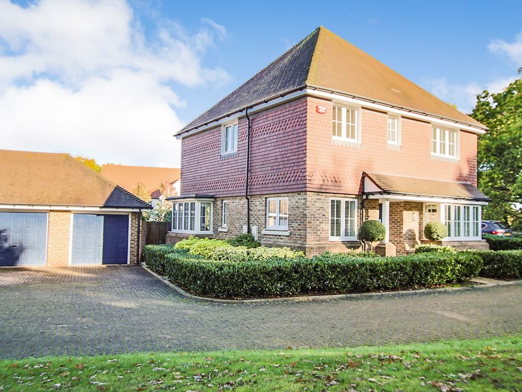 4 bed detached house for sale in Kingscote Way, East Grinstead RH19
