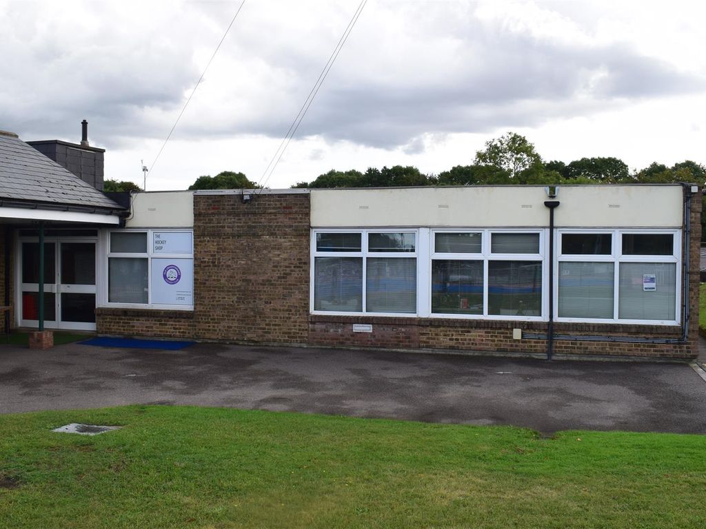 Commercial property to let in Luxborough Lane, Chigwell IG7, £16,000 pa