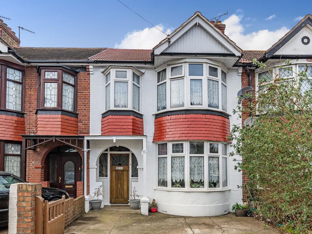 3 bed terraced house for sale in Basildon Road, London SE2, £425,000