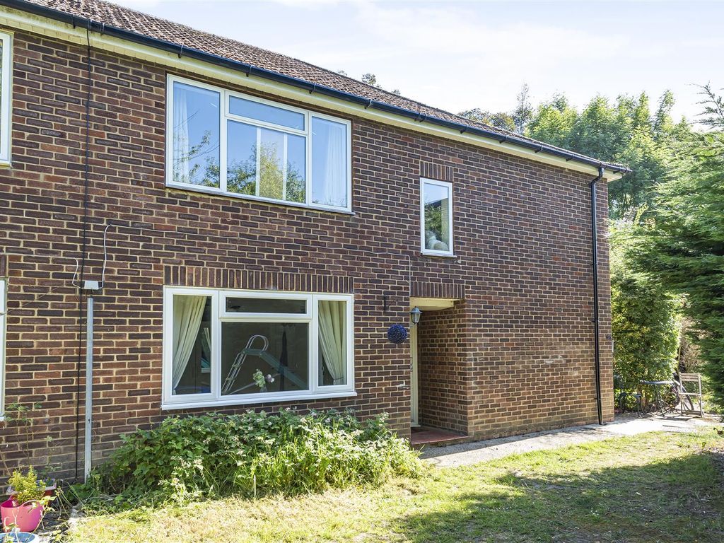 2 bed for sale in Hinton Close, Crowthorne RG45 Zoopla