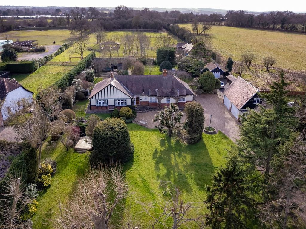 4 bed property for sale in Epping Road, Roydon, Essex CM19 Zoopla