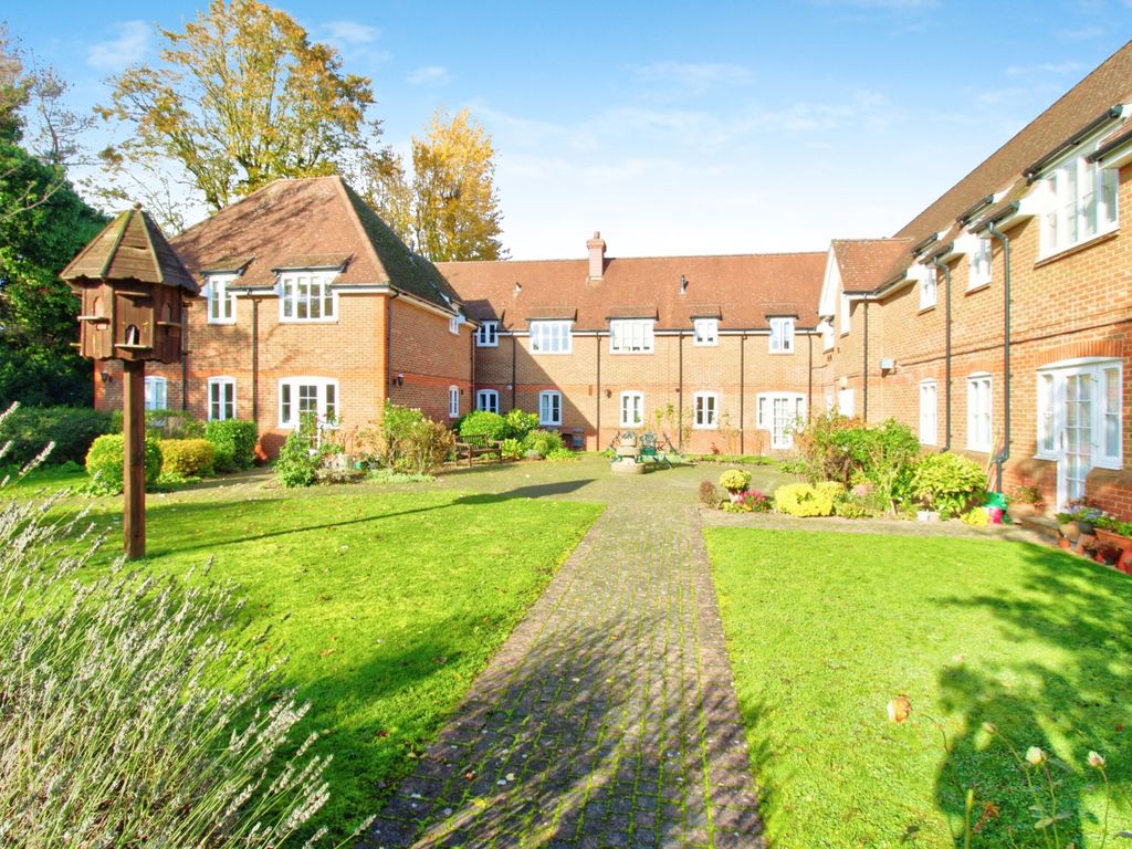 2 bed detached house for sale in Main Road, Gidea Park, Romford RM2, £