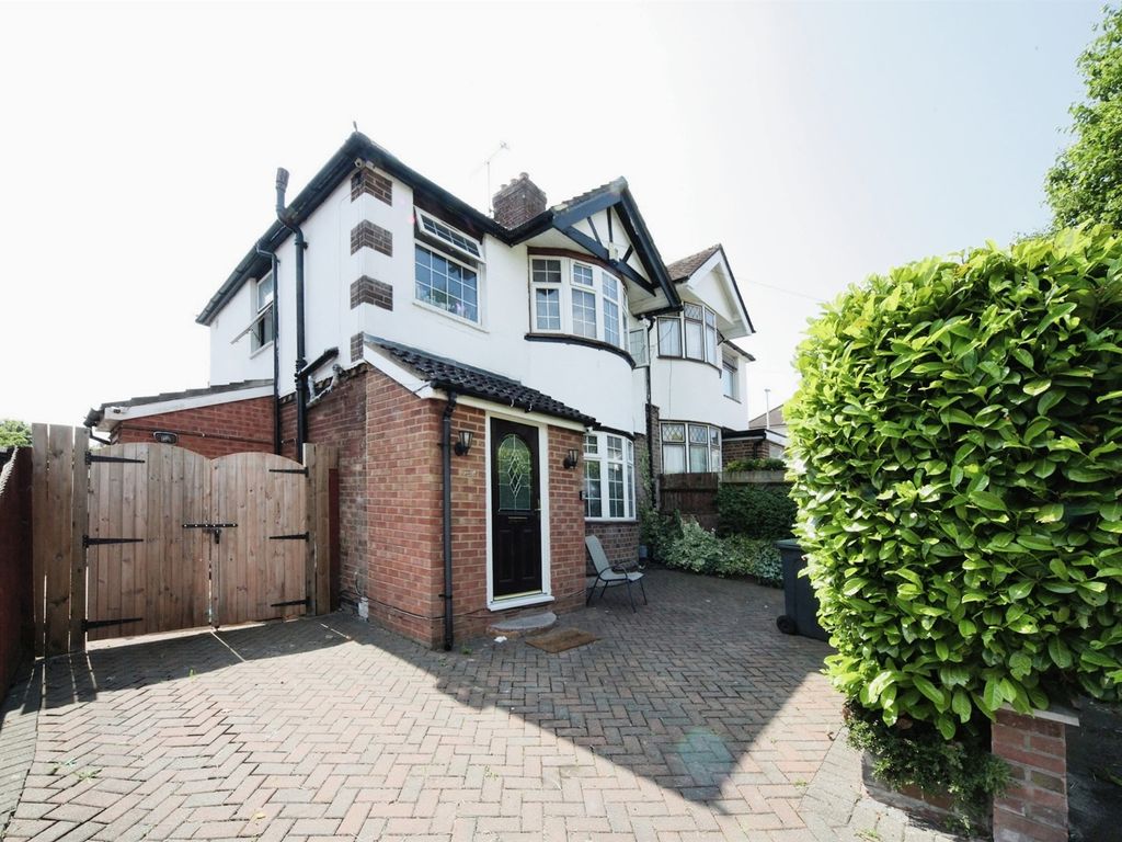 3 bed semidetached house for sale in Bloomfield Avenue, Luton LU2 Zoopla