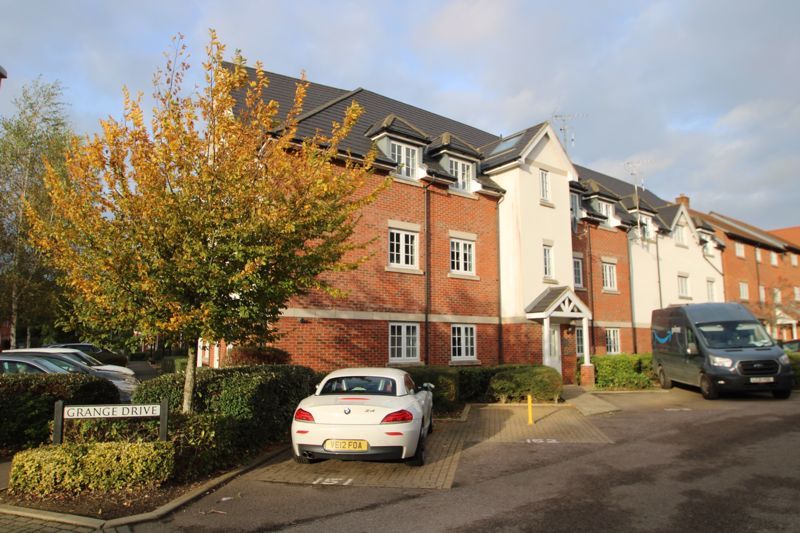 2 bed flat to rent in Grange Drive, High HP13 Zoopla
