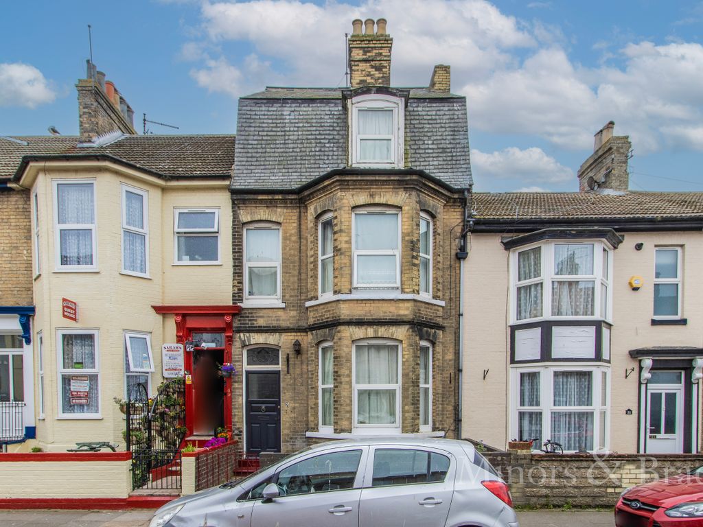 8 bed terraced house for sale in Victoria Road, Great Yarmouth NR30