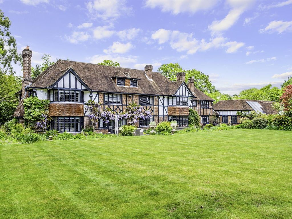 7 bed detached house for sale in Eyhurst Close, Kingswood, Tadworth