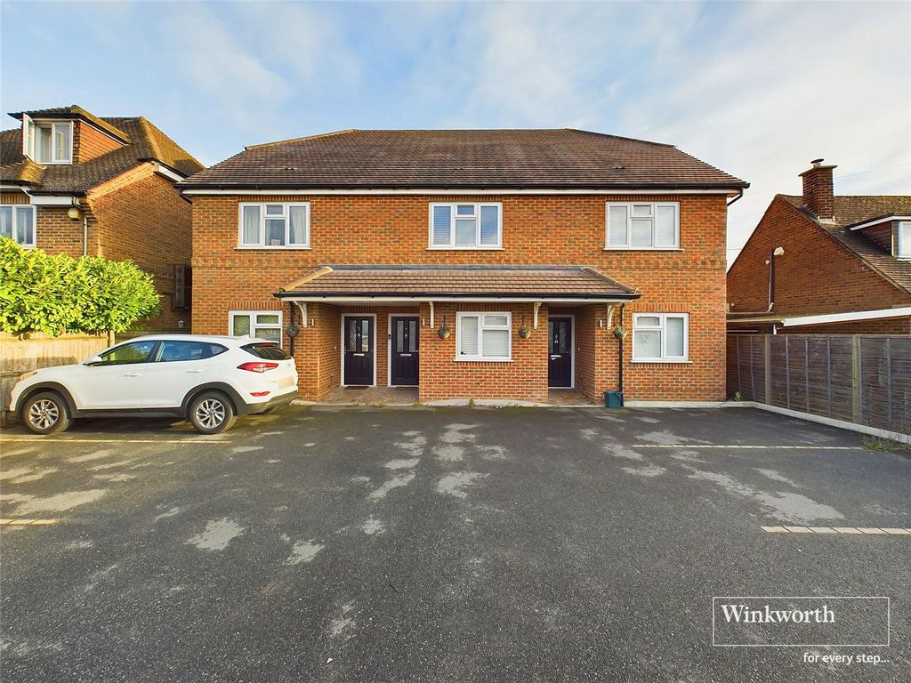 3 bed terraced house for sale in The Gables, Bath Road, Padworth