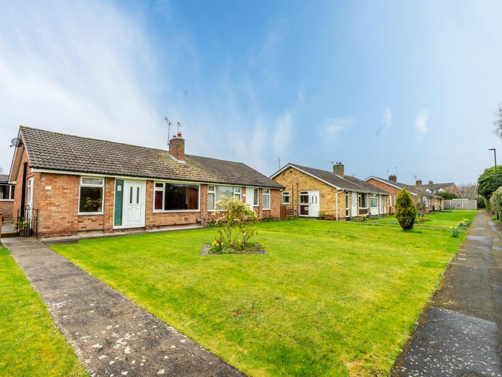 2 bed semidetached bungalow for sale in Eastlands Avenue, Holgate