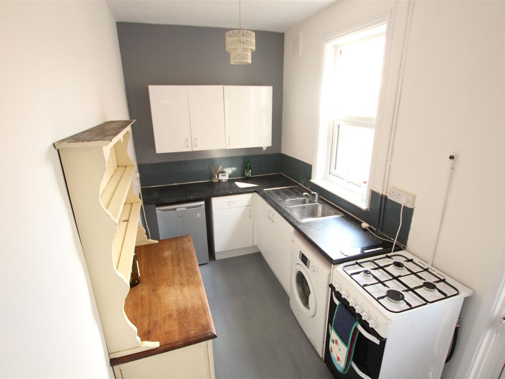2 bed terraced house to rent in Haddenham Road, Leicester LE3, £795 pcm