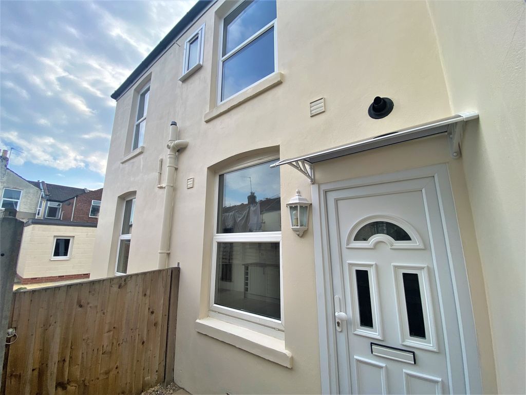 3 bed end terrace house for sale in Queens Road, Portsmouth PO2 Zoopla