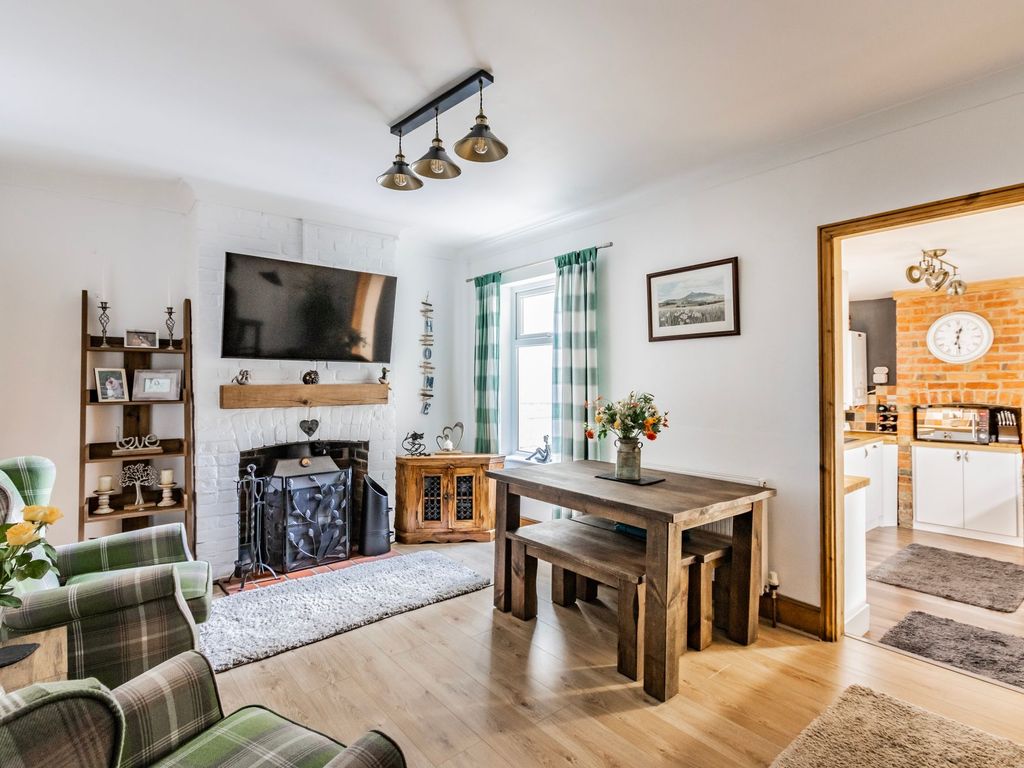 3 bed terraced house for sale in Victoria Road, Oulton Broad, Lowestoft