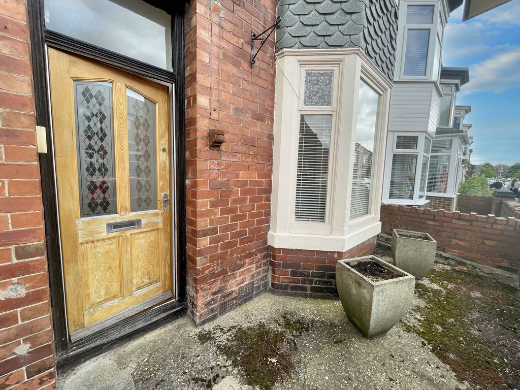 2 bed flat for sale in Talbot Road, South Shields NE34, £75,000 Zoopla