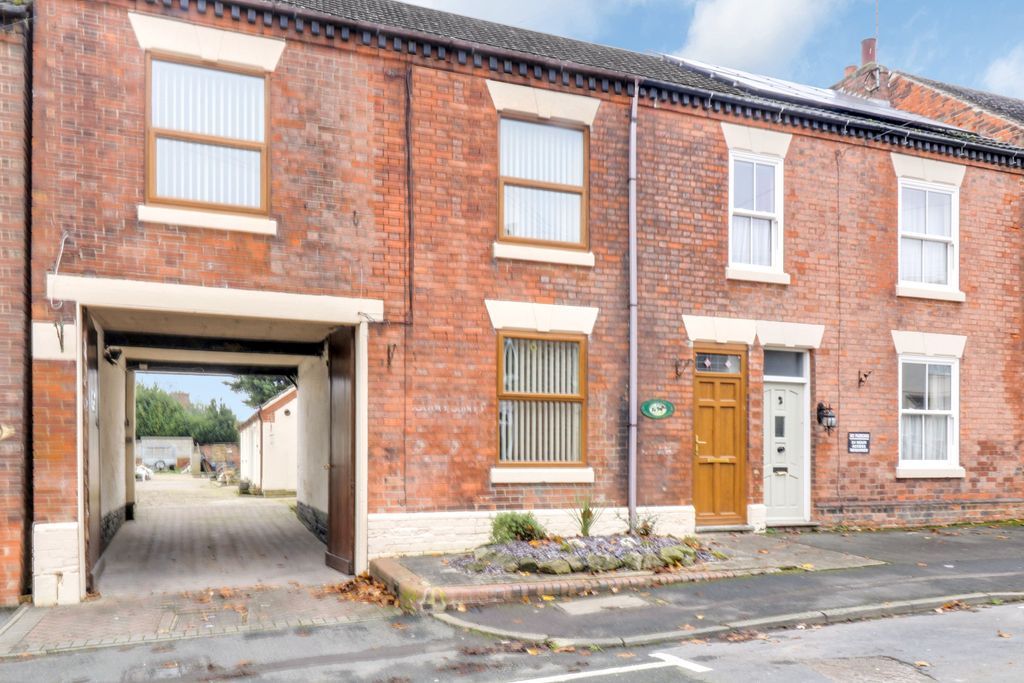 4 bed semidetached house for sale in Spring Terrace Road, BurtonOnTrent DE15 Zoopla