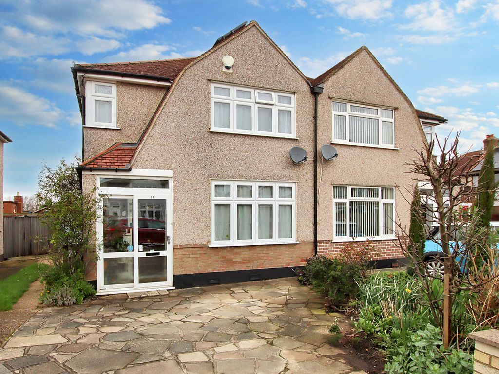 3 bed semidetached house for sale in Fairford Avenue, Croydon CR0, £