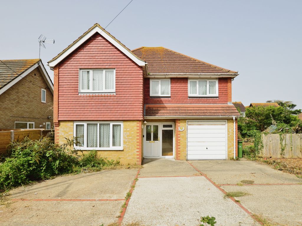 4 bed detached house for sale in Lydd Road, New Romney TN28, £475,000