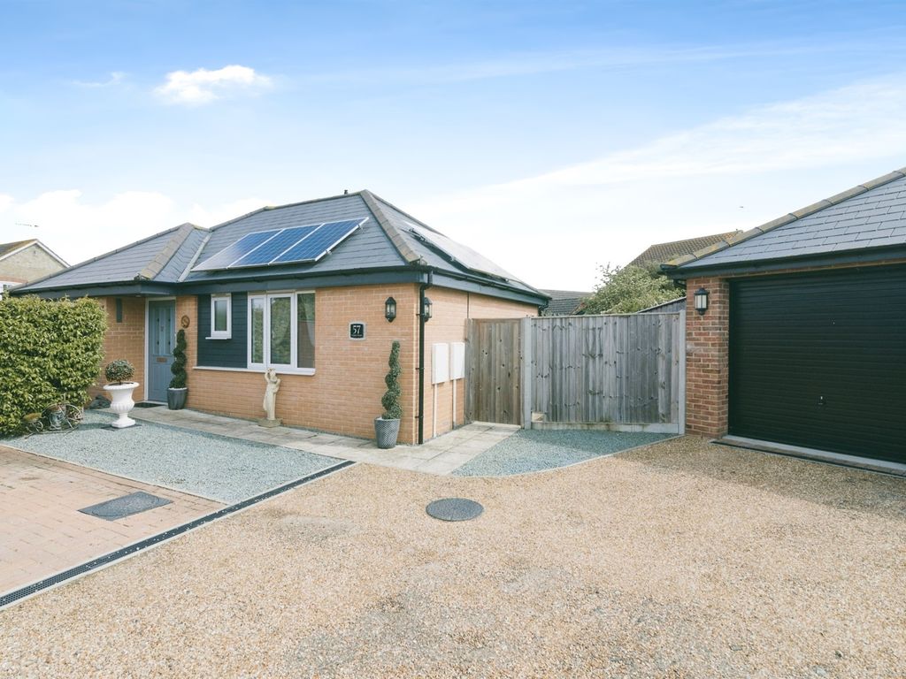 2 bed detached bungalow for sale in Poplar Road, Carlton Colville