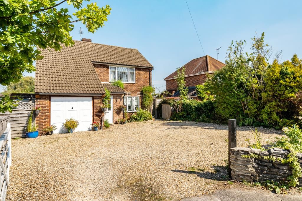 3 bed detached house for sale in Bracknell, Berkshire RG42, £650,000