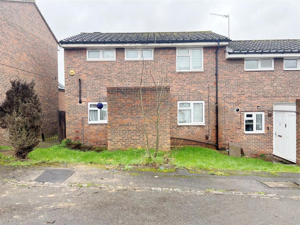 3 bed semidetached house for sale in Lancaster Road, Northolt UB5, £