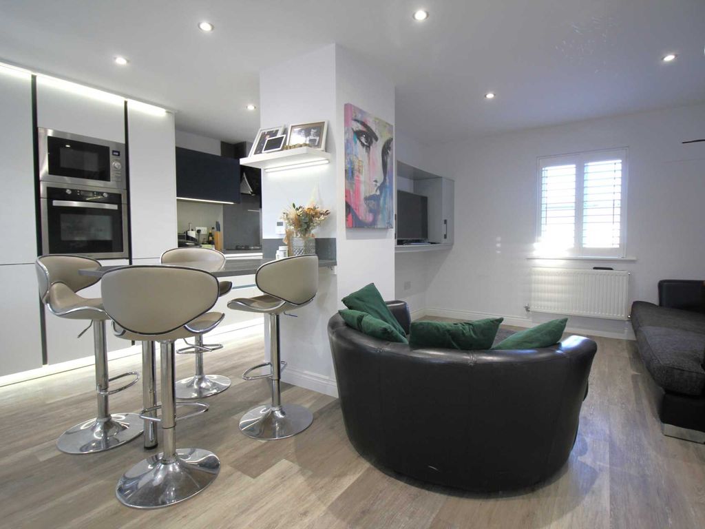 2 bed parking/garage for sale in Close, Weston Village