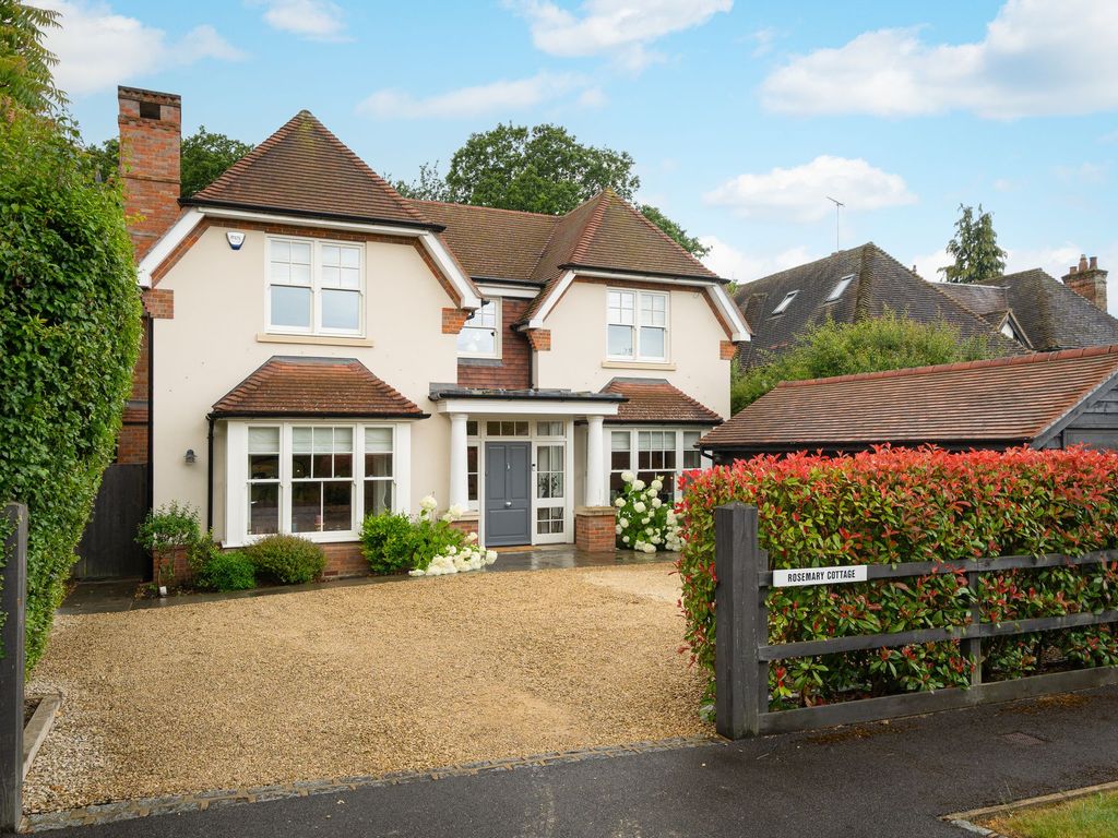 5 bed detached house to rent in The Ridgeway, Gerrards Cross, Chalfont St Peter SL9, £7,000 pcm