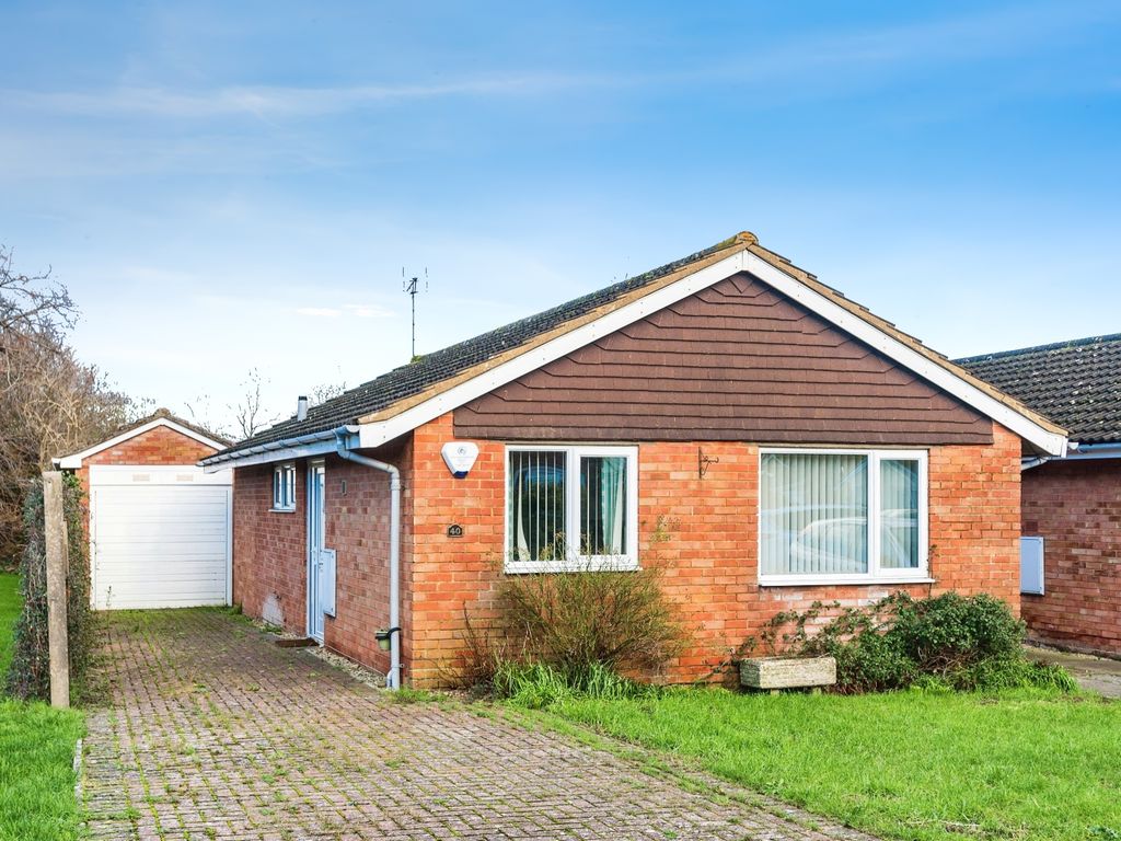3 bed bungalow for sale in Popplechurch Drive, Swindon, Wiltshire SN3