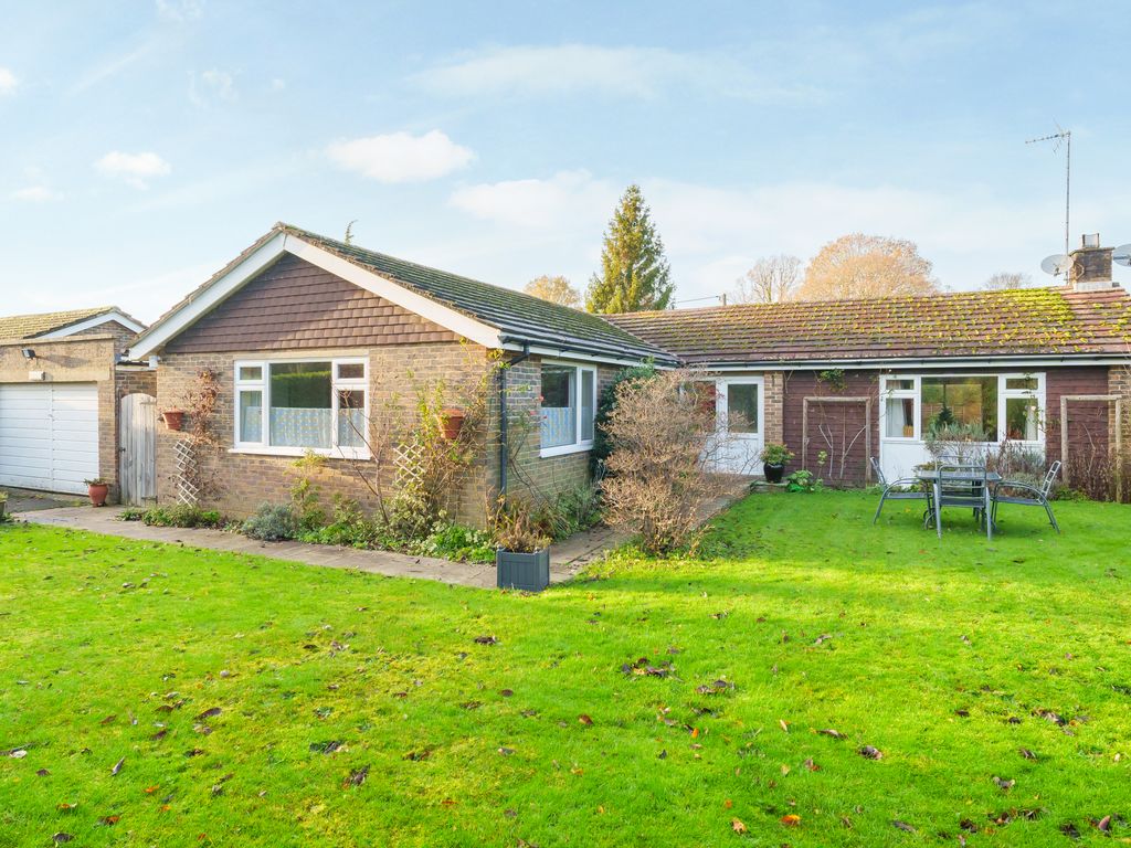 2 bed bungalow for sale in Pound Close, Loxwood, Billingshurst, West