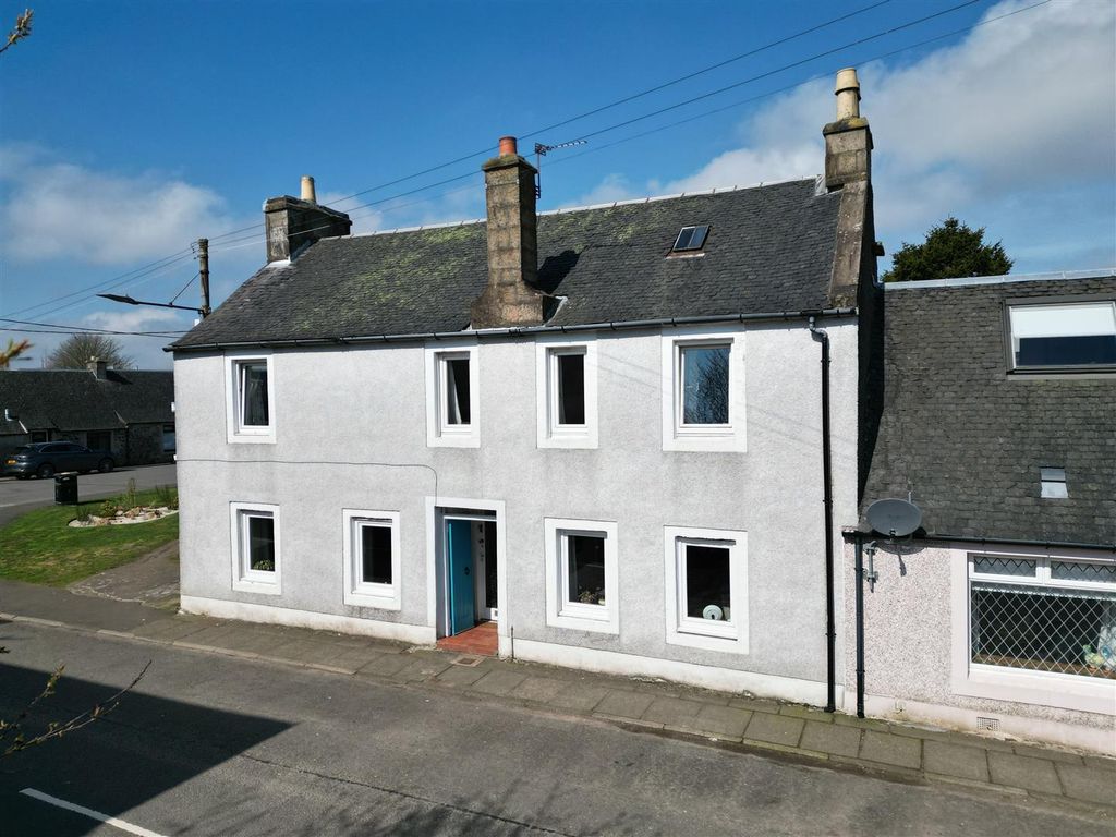 4 bed end terrace house for sale in Main Street, Chapelton, Strathaven