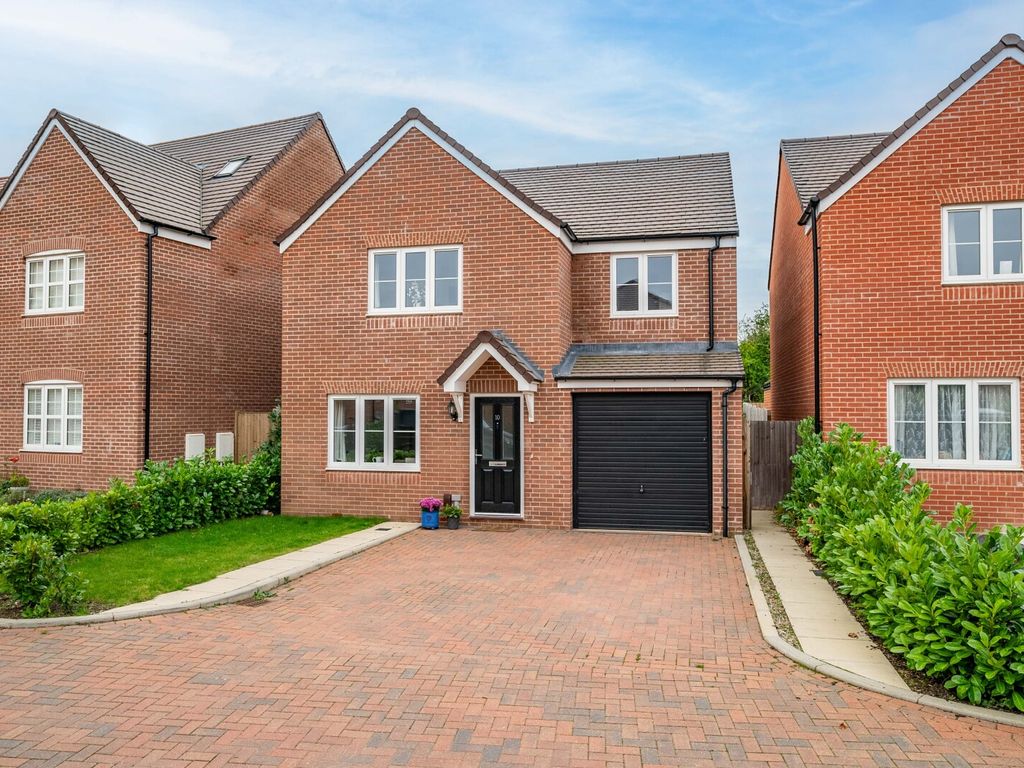 4 bed detached house for sale in Bronte Close, St. Albans
