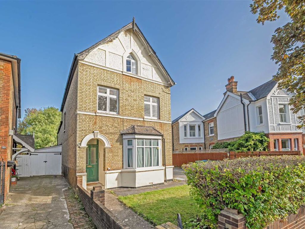 2 bed flat to rent in Cedars Road, Hampton Wick, Kingston Upon Thames