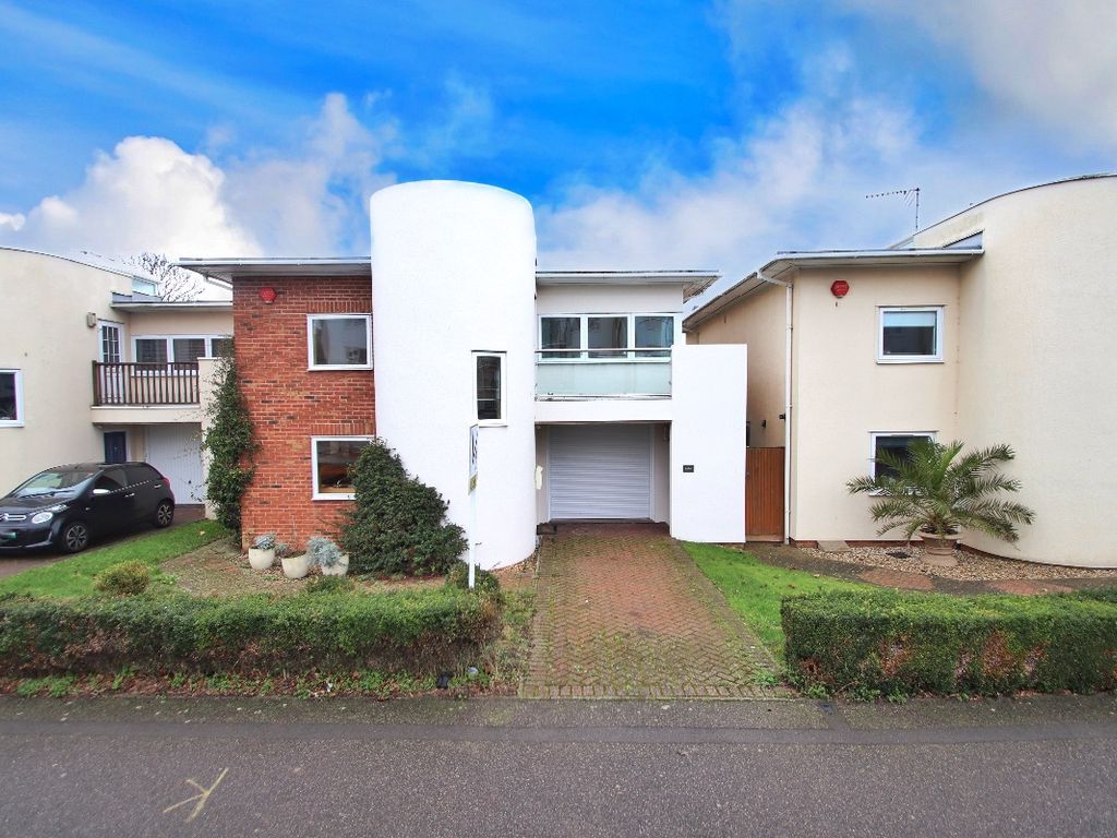 5 bed detached house to rent in Minnis Road, Birchington CT7, £1,850