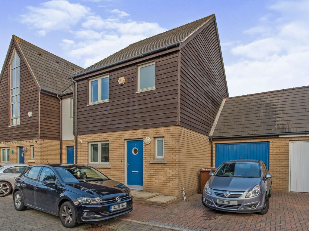 3 bed semidetached house for sale in Stillwater Mews, Chatham ME4 Zoopla
